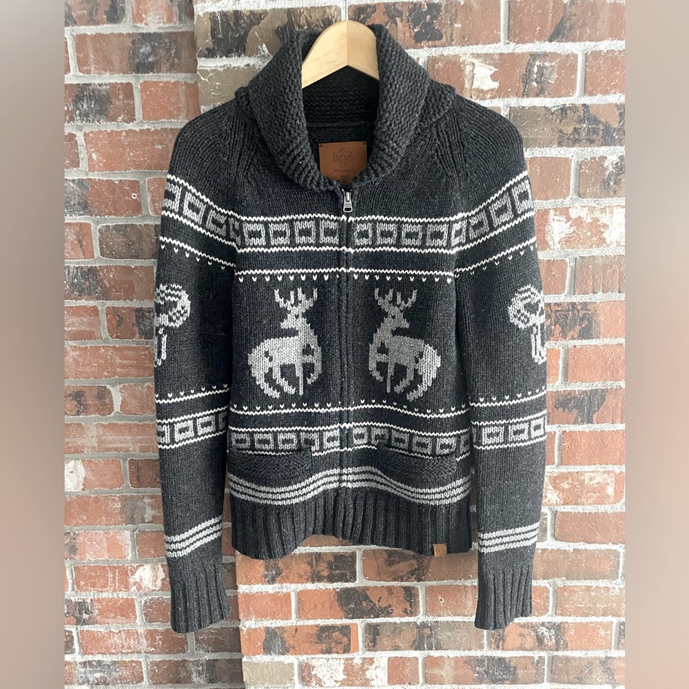 Aritzia “TNA” Gray Sea to Sky Sweater with Reindeer Pattern, size small